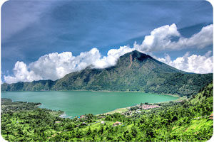 金塔马尼火山湖